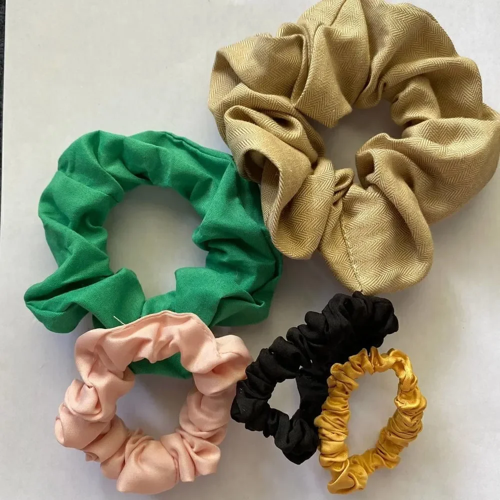 N/A set scrunchies